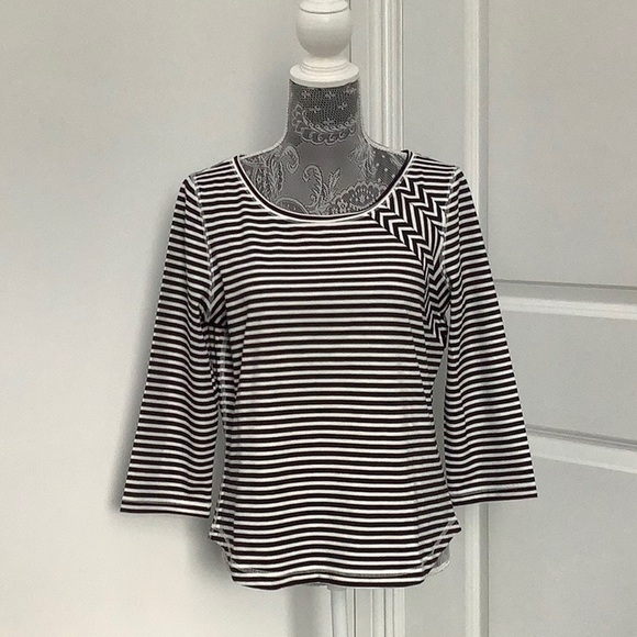i.e. relaxed Tops - Black and White Striped Fitted 3/4 Sleeve Top Size L